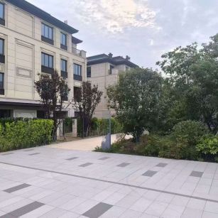 芜湖 芝麻白与芝麻白搭配铺装，尺寸1200*600