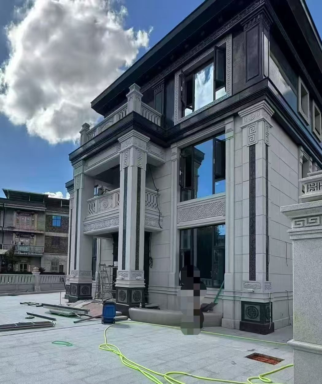 芜湖 别墅干挂，芝麻白与芝麻黑完美配合