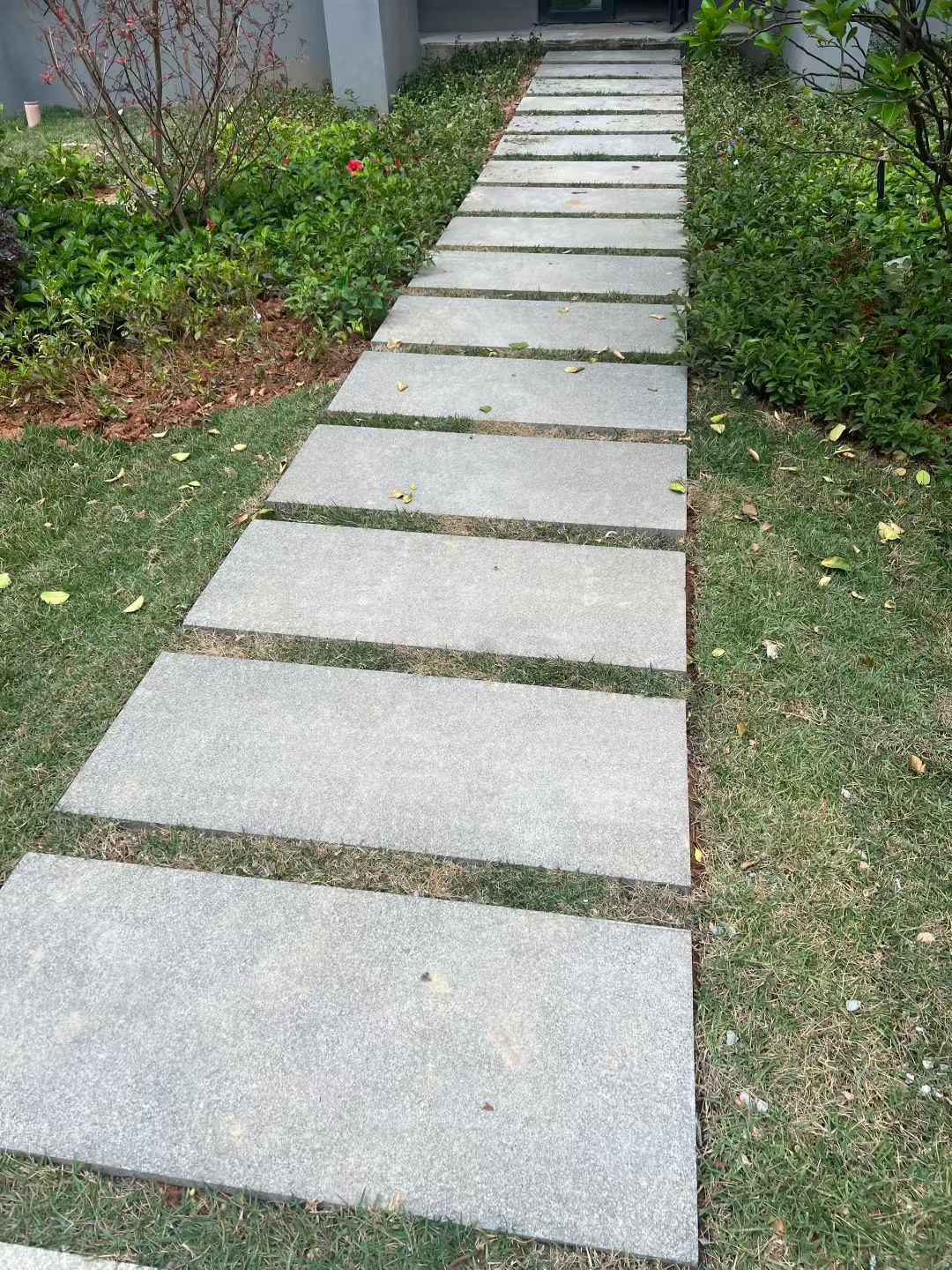 芜湖 芝麻黑小区踏步、汀步石铺装效果