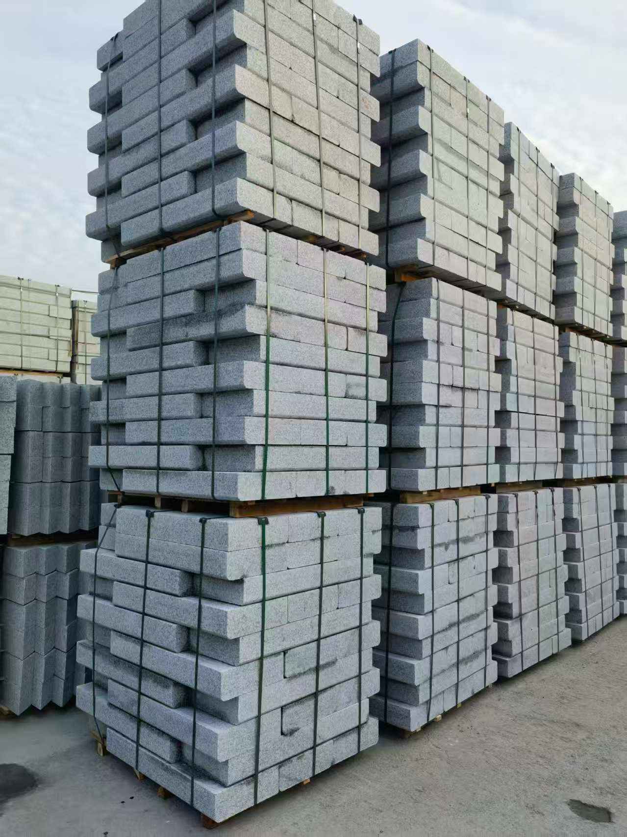 芜湖 路沿石（路侧石），颜色一致，尺寸标准